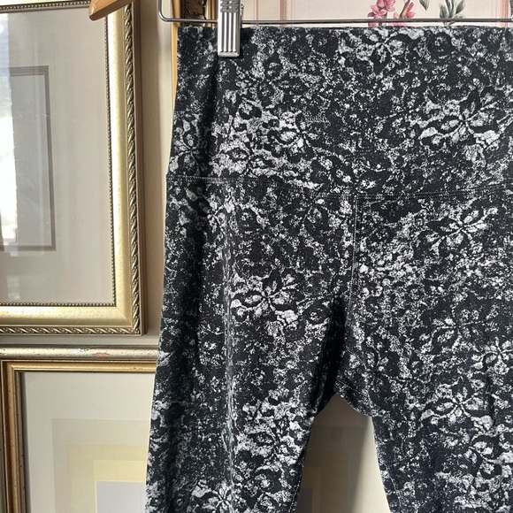 LuluLemon Align HR Leggings 25” Size 6 Blossom Overlay Starlight - Picture 4 of 8